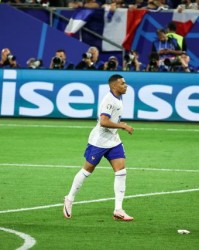 Worlds 2025赛程-姆巴佩伤退引担忧 下一场戴面具打破欧洲杯魔咒？