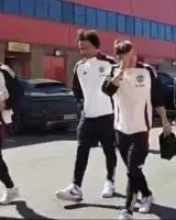 LOL世界赛日程-记者：卢克肖跟球队抵达老特拉福德，他将进入曼联大名单