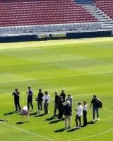 英雄联盟世界赛-每体：拉波尔塔躺草坪庆祝回归诺坎普 市政将检查是否发许可证