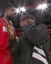 Worlds 2025赛程-爱德华兹今日因伤休战，暂停期间和杜兰特开心交流