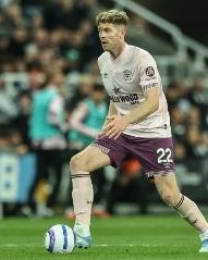 官方：24岁后卫内森-科林斯被任命为布伦特福德新任队长