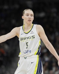 英雄联盟世界赛-🏀天空vs飞翼前瞻：天空本赛季面对飞翼保持不败金身，飞翼欲在客场完成复仇