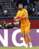 记者：曼联对多纳鲁马不感兴趣，门将不是他们的优先引援位置