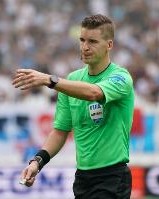 Worlds 2025赛程-队报：里昂vs圣埃蒂安边裁被硬币砸中，比赛一度中断超过40分钟