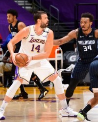 LOL世界赛日程-小加难逃被裁命运？沃格尔：三位中锋湖人缺一不可